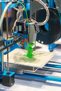 白色隔離 現(xiàn)代專業(yè)塑料3D打印機的創(chuàng)意抽象革命